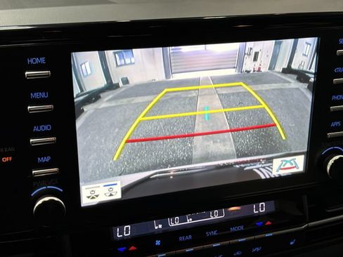 Used 2023 Toyota Sienna XSE AWD/4WD image 28
