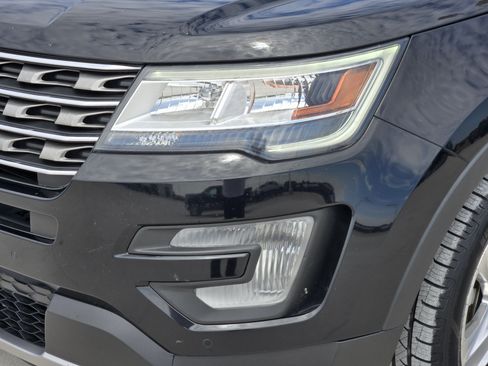 Used 2017 Ford Explorer XLT w/ Equipment Group 202A FWD image 9