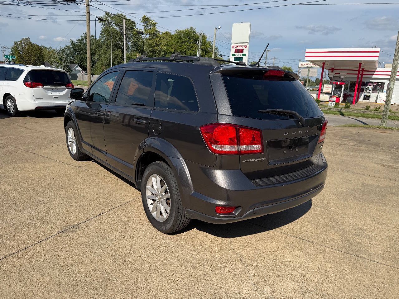 Used 2017 Dodge Journey SXT FWD image 3
