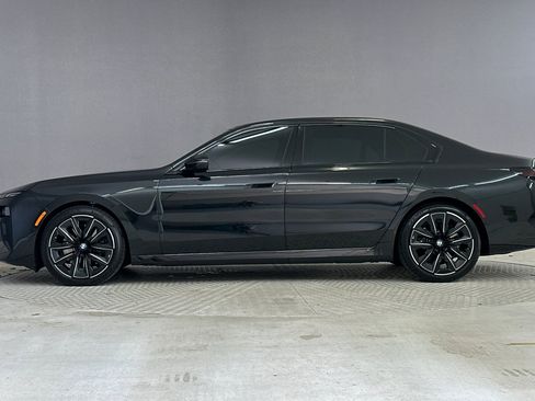 Used 2025 BMW 740i w/ Premium Package image 2