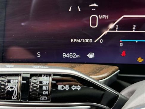 Used 2025 Cadillac Escalade ESV Sport Platinum AWD/4WD image 31