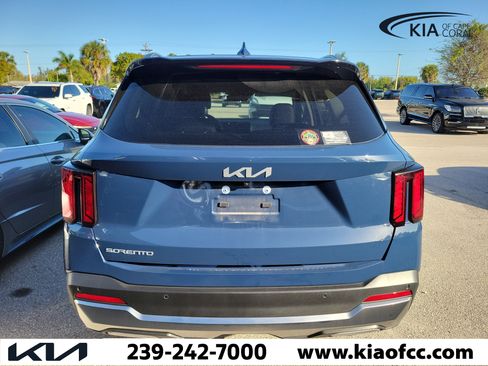 Used 2025 Kia Sorento EX w/ Panoramic Sunroof Package image 8