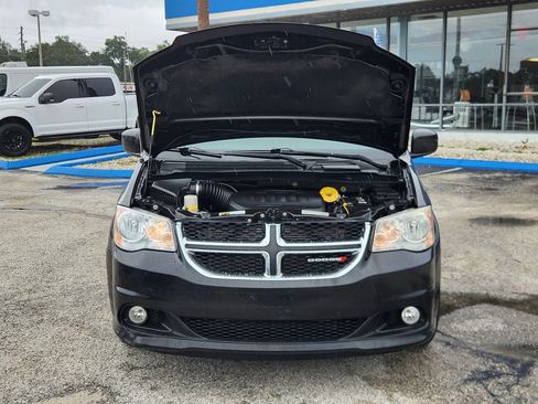 Used 2019 Dodge Grand Caravan SXT image 18