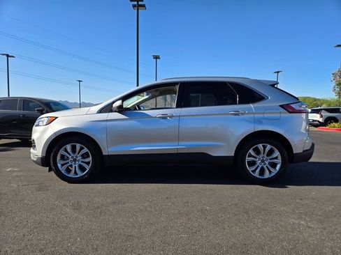 Used 2019 Ford Edge Titanium FWD image 3