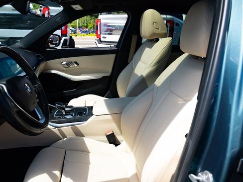 Used 2020 BMW 330i Sedan w/ Convenience Package RWD image 17