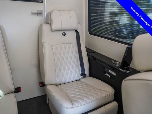 Used 2024 Mercedes-Benz Sprinter 2500 image 79