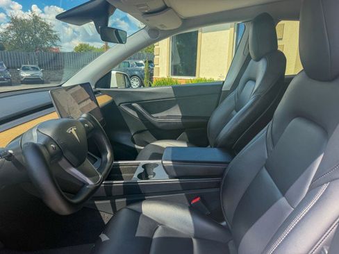 Used 2021 Tesla Model Y Long Range AWD/4WD image 5