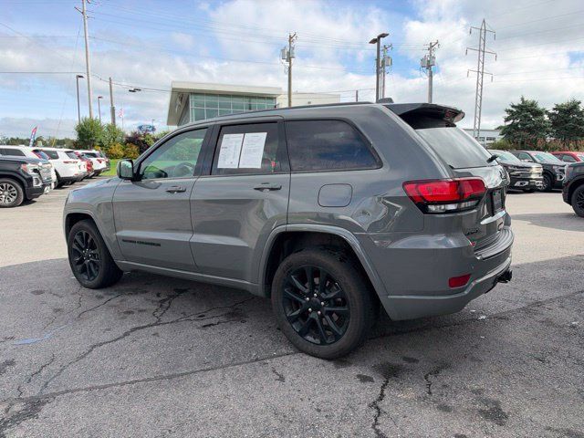 Used 2021 Jeep Grand Cherokee Laredo X AWD/4WD image 3