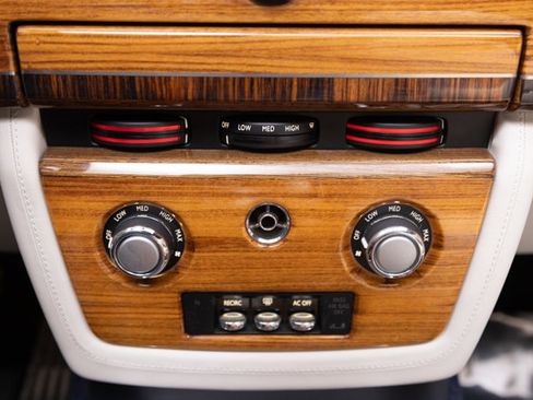 Used 2010 Rolls-Royce Phantom Drophead Coupe image 96