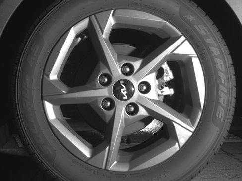 Used 2025 Kia K4 LXS image 14