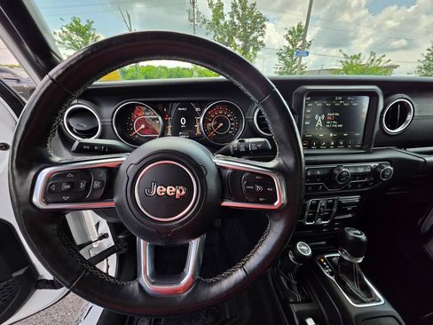 Used 2018 Jeep Wrangler Unlimited Sahara AWD/4WD image 15