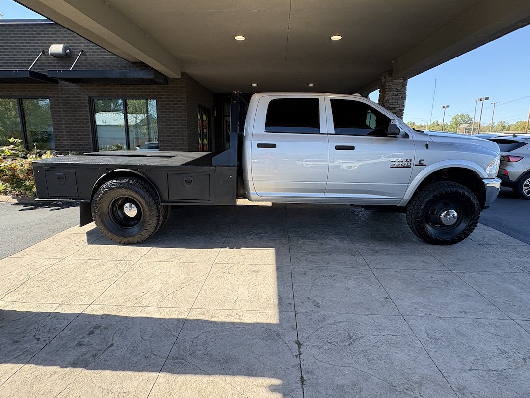 Used 2018 RAM 3500 Tradesman w/ Chrome Appearance Group AWD/4WD image 4
