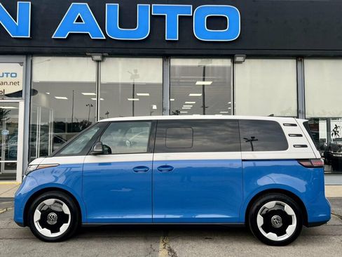 Used 2025 Volkswagen ID. Buzz Pro S RWD image 43