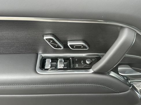 New 2025 Land Rover Range Rover Long Wheelbase SE image 14
