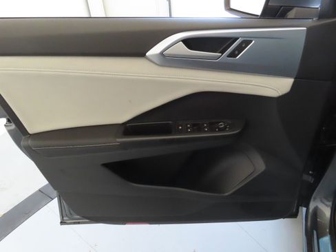New 2025 Volkswagen Taos SE image 11