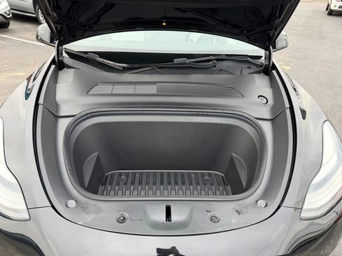 Used 2021 Tesla Model Y Long Range image 49