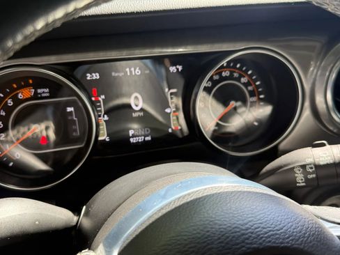 Used 2020 Jeep Wrangler Unlimited Sahara AWD/4WD image 20