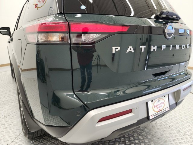 Used 2024 Nissan Pathfinder SL FWD image 18