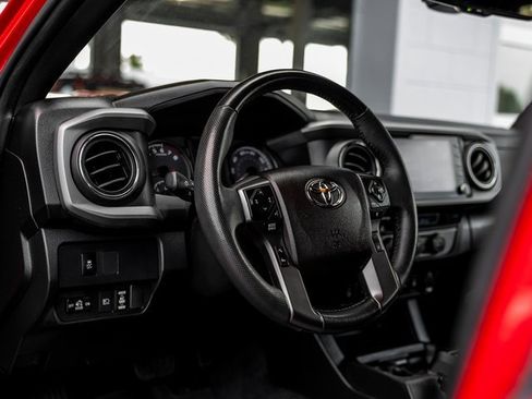 Used 2022 Toyota Tacoma TRD Sport w/ Technology Package image 11