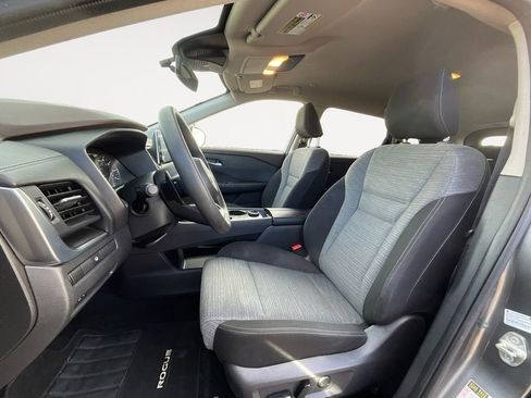 Used 2023 Nissan Rogue SV image 9