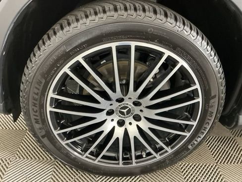 Used 2024 Mercedes-Benz GLC 300 4MATIC image 31