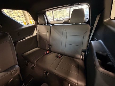 Used 2023 Chevrolet Traverse LT w/ LT Premium Package image 16
