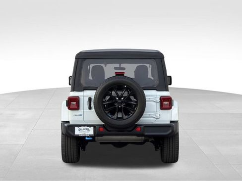 Used 2023 Jeep Wrangler Unlimited Sahara AWD/4WD image 6