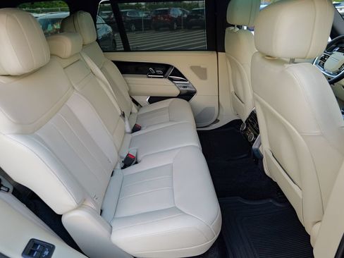 Used 2025 Land Rover Range Rover Long Wheelbase SE AWD/4WD image 33