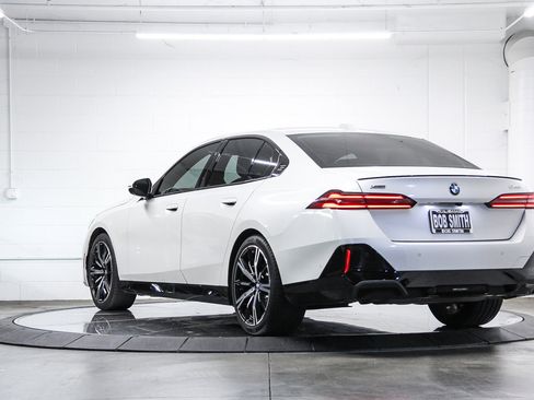 Used 2024 BMW 540i xDrive w/ Premium Package AWD/4WD image 4