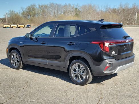 Used 2025 Kia Seltos LX AWD/4WD image 7