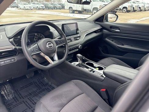 Used 2024 Nissan Altima 2.5 SV image 15