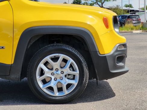 Used 2017 Jeep Renegade Latitude w/ Cold Weather Group AWD/4WD image 29