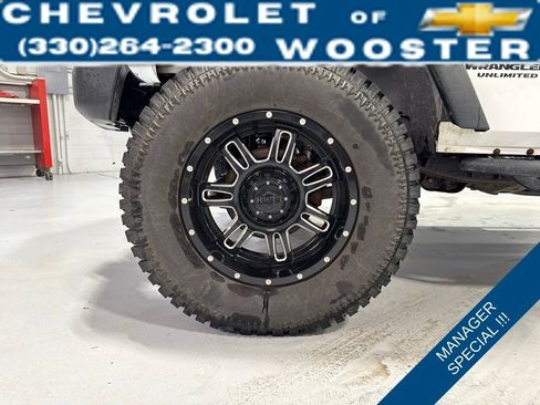 Used 2012 Jeep Wrangler Unlimited Rubicon w/ Max Tow Pkg image 33