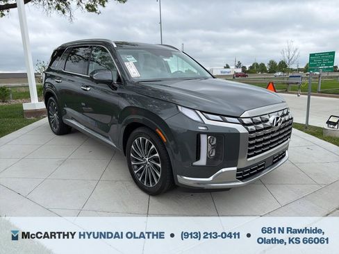 Used 2023 Hyundai Palisade Calligraphy w/ Cargo Package FWD image 2
