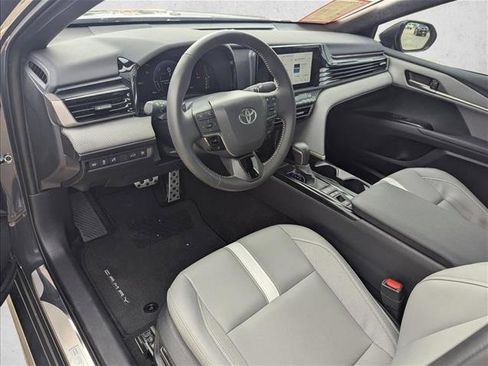 Used 2025 Toyota Camry SE image 9