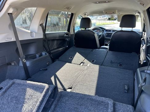 Used 2023 Volkswagen Tiguan SE image 38