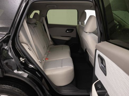 Used 2023 Nissan Rogue SV image 16