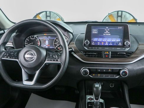 Used 2024 Nissan Altima 2.5 SV FWD image 17
