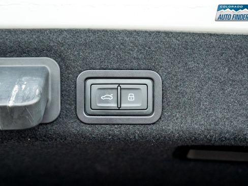 Used 2018 Audi S6 Prestige w/ Prestige Package image 29