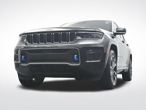 Used 2023 Jeep Grand Cherokee Overland w/ Luxury Tech Group IV AWD/4WD image 32