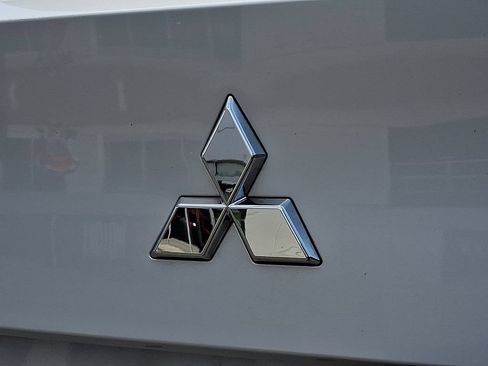 Used 2022 Mitsubishi Outlander SEL AWD/4WD image 34