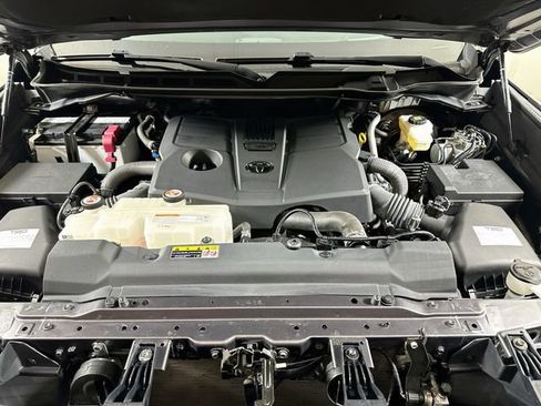 Used 2022 Toyota Tundra Platinum w/ Advanced Package AWD/4WD image 36