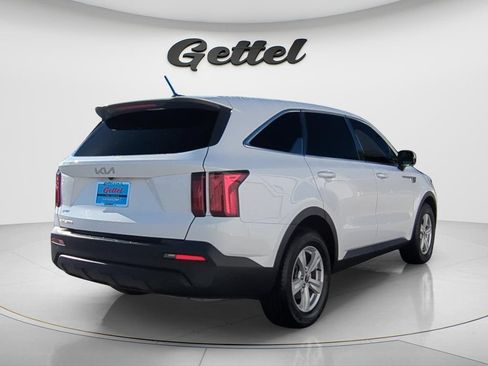 Used 2023 Kia Sorento LX FWD image 5
