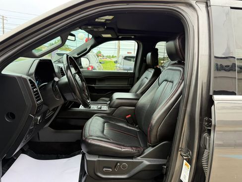 Used 2019 Ford Expedition Limited w/ Equipment Group 303A AWD/4WD image 18