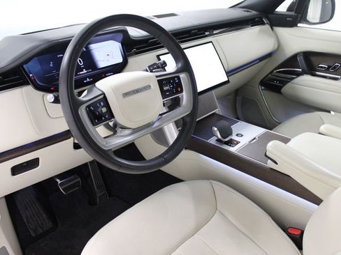 Used 2025 Land Rover Range Rover SE image 4