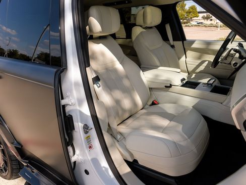 Used 2024 Land Rover Range Rover Autobiography image 31