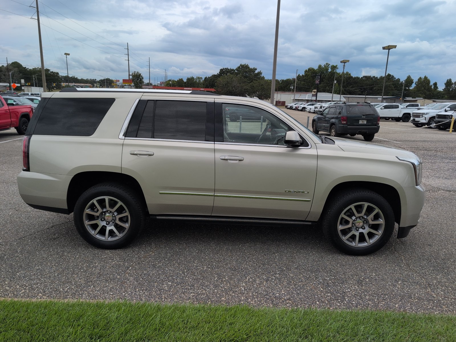 Used 2016 GMC Yukon Denali w/ Open Road Package RWD image 9