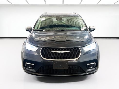 Used 2021 Chrysler Pacifica Limited w/ Premium & Safety Sphere Group FWD image 2