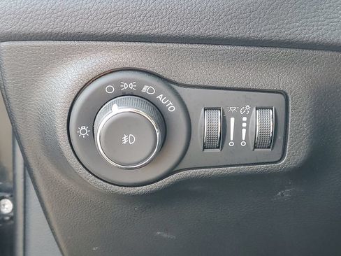 Used 2021 Jeep Compass Limited w/ Sun and Sound Group AWD/4WD image 9