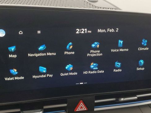 Used 2025 Hyundai Elantra SEL image 19